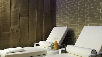 Sauna, hot tub, steam room, Turkish bath/hammam, body treatments
