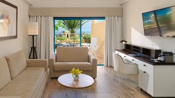 Minibar, coffres-forts dans les chambres, bureau