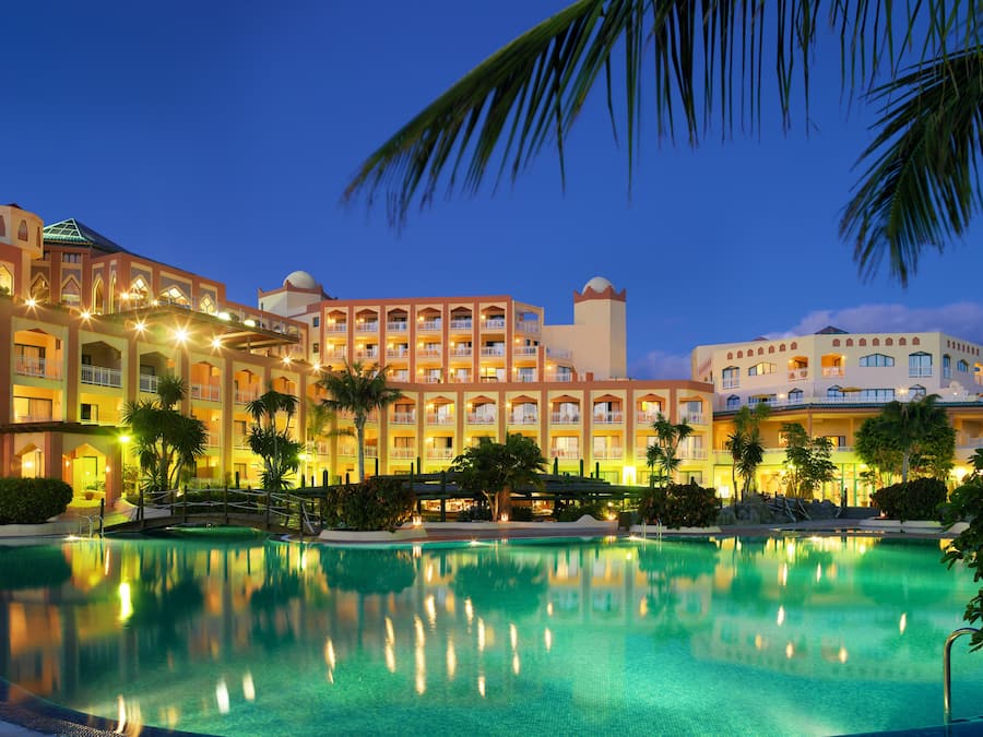 Innendørsbasseng og utendørsbasseng