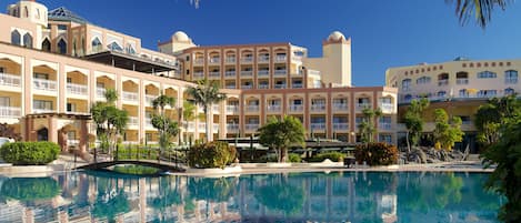 0B | Pool | Indoor pool, outdoor pool