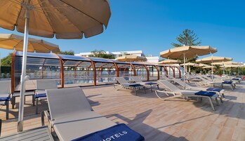 Indoor pool, 2 outdoor pools, pool umbrellas, sun loungers