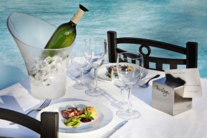 4 restaurants, breakfast, lunch, dinner served; international cuisine