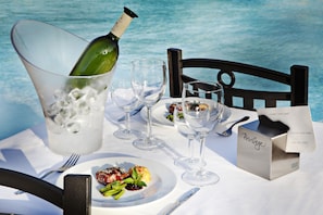 4 restaurants, breakfast, lunch, dinner served; international cuisine