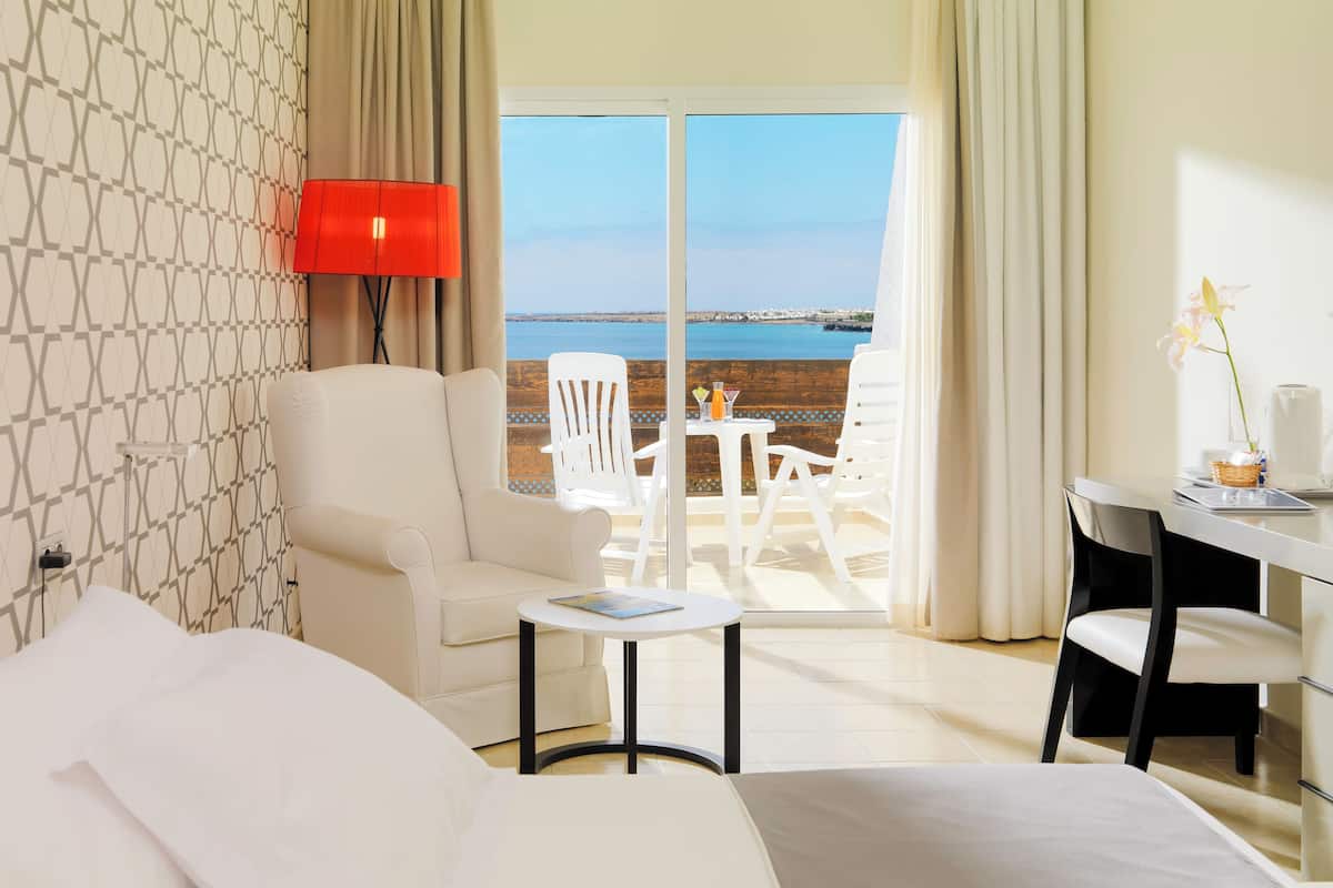 Minibar, in-room safe, desk, iron/ironing board