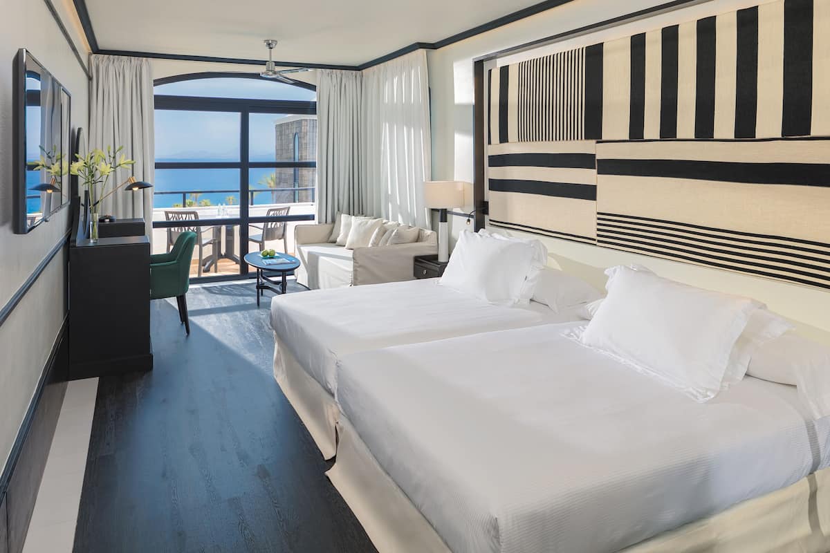 minibar, in-room safe, desk, laptop workspace