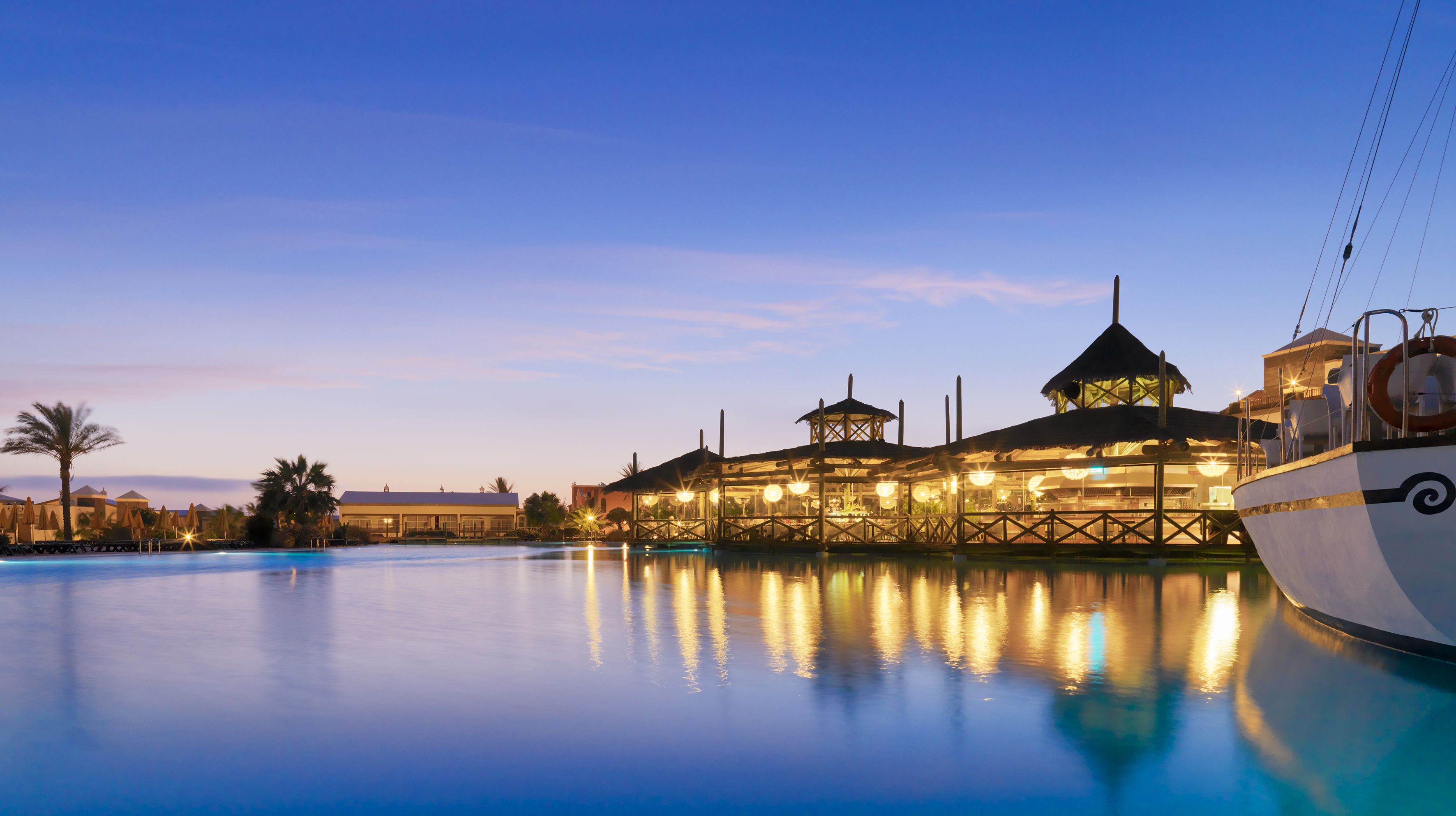 6 outdoor pools, pool umbrellas, pool loungers