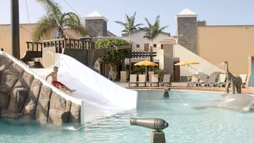 6 piscinas externas, guarda-sóis, espreguiçadeiras