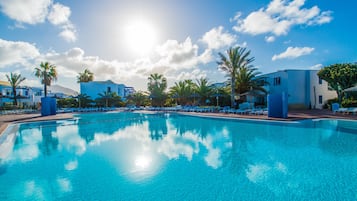 6 piscines a l'aire lliure