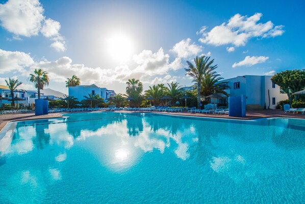 6 piscines extérieures