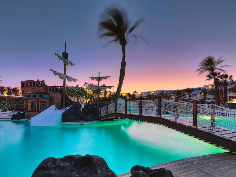 2 outdoor pools, open 10 AM to 6 PM, pool umbrellas, sun loungers