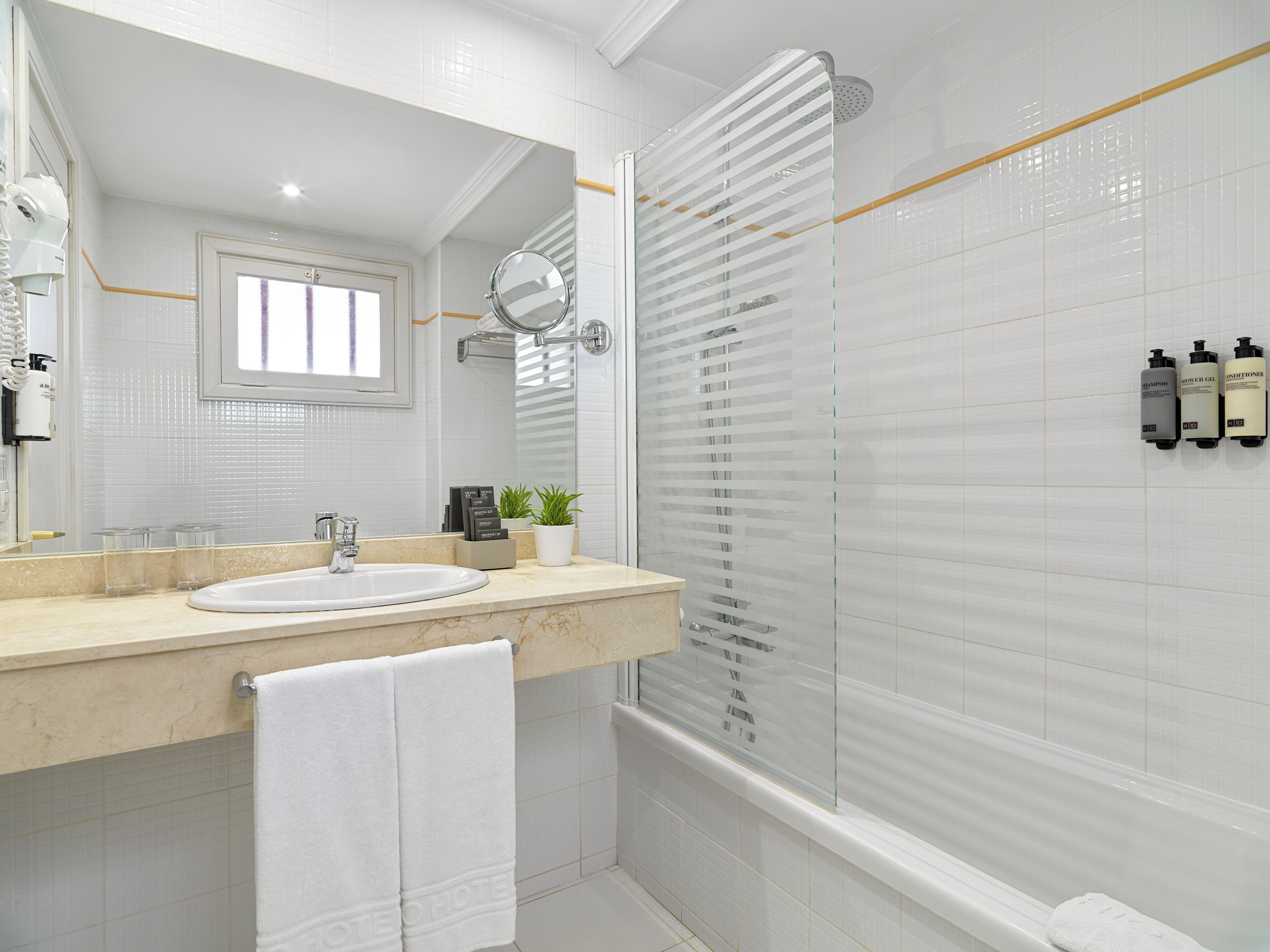 bathtub, deep-soaking bathtub, eco-friendly toiletries, hair dryer