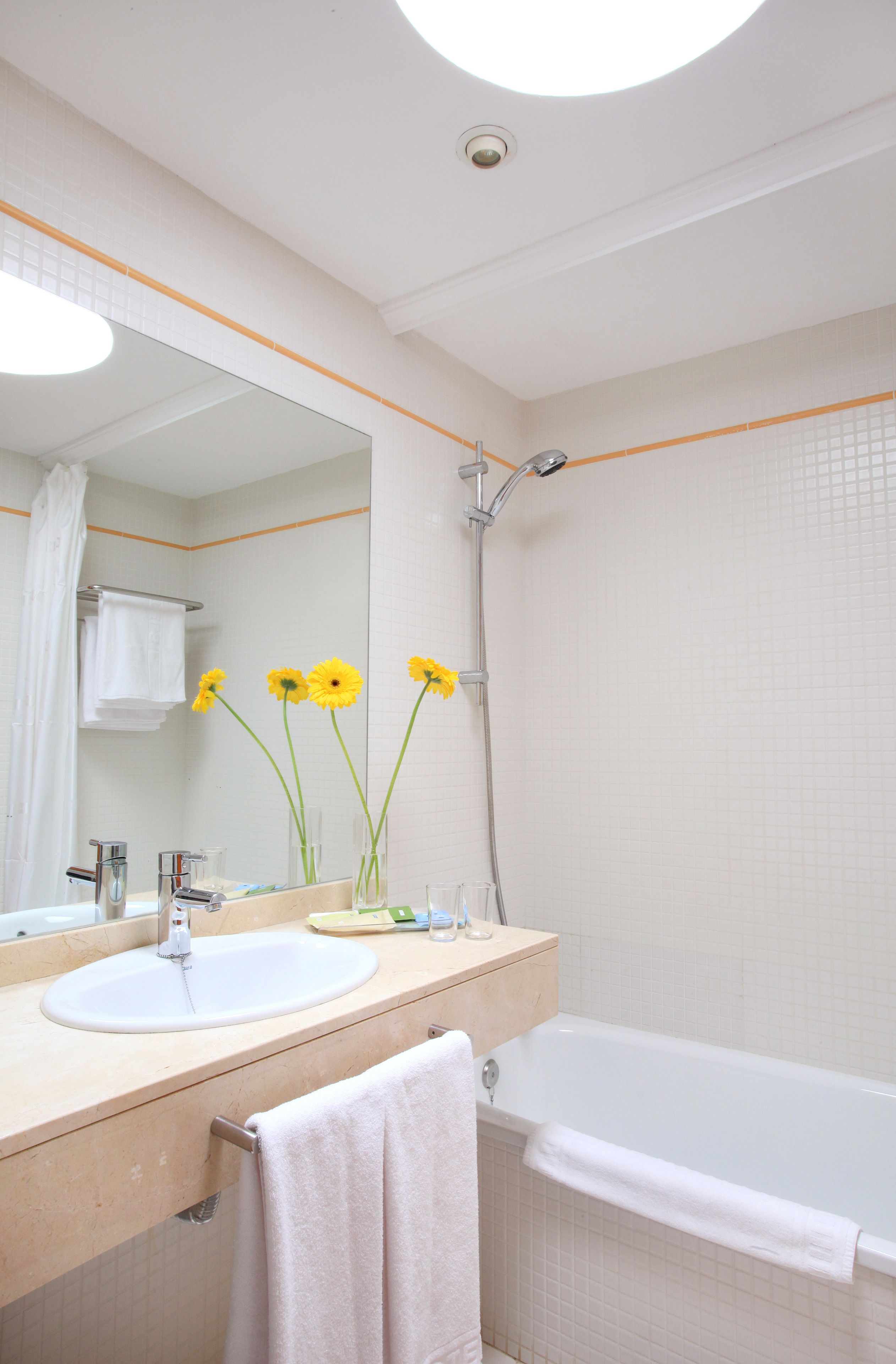 bathtub, deep-soaking bathtub, eco-friendly toiletries, hair dryer