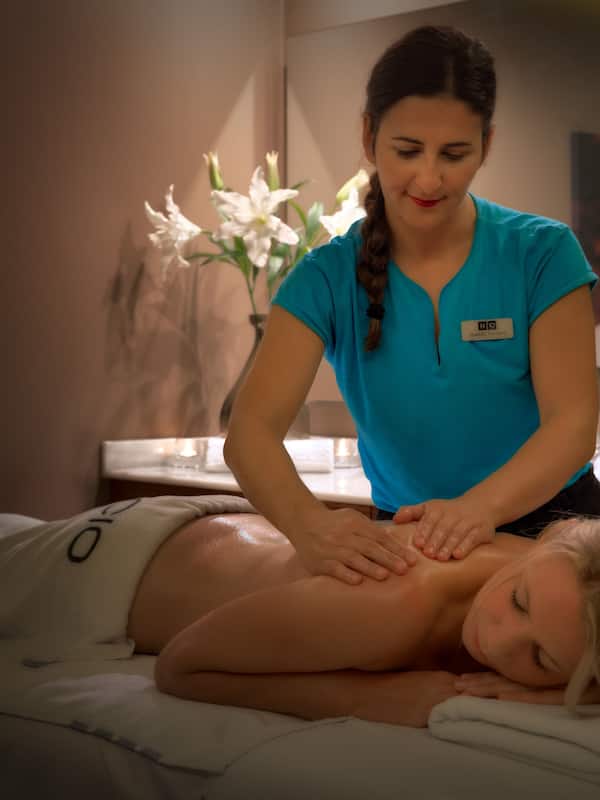 Couples treatment rooms, body treatments, facials