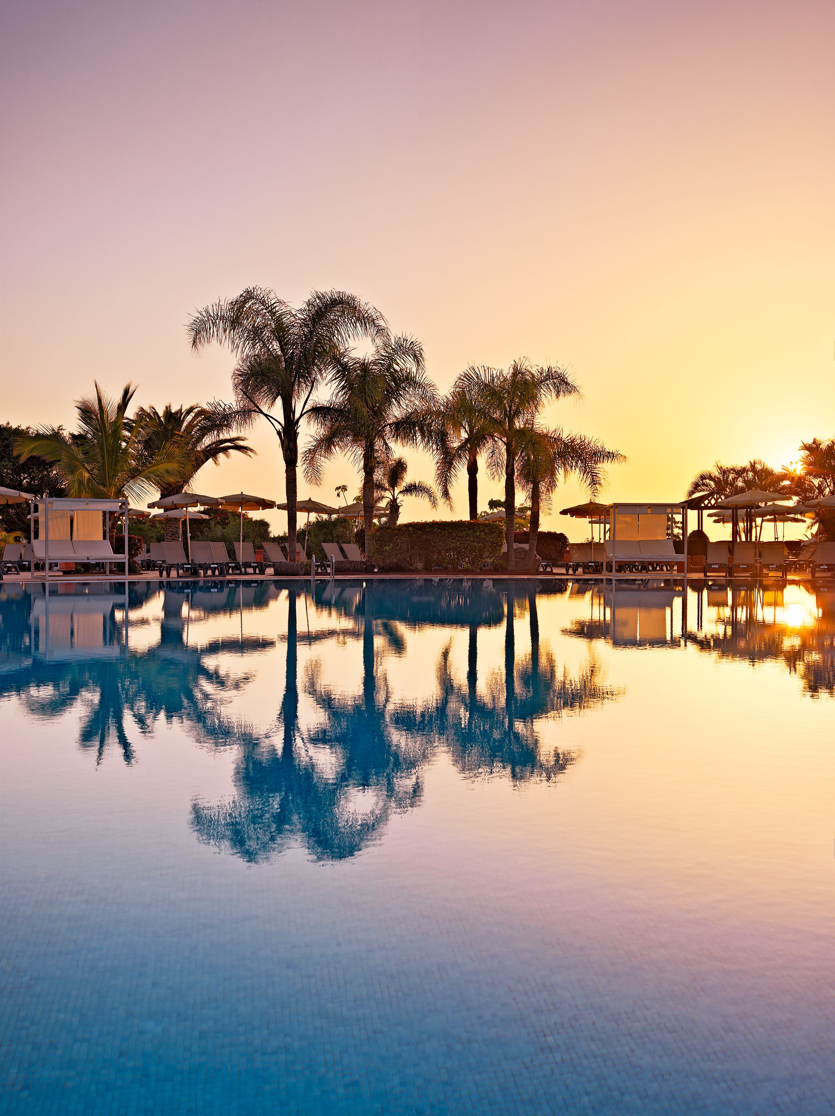 Indoor pool, 8 outdoor pools, pool umbrellas, sun loungers