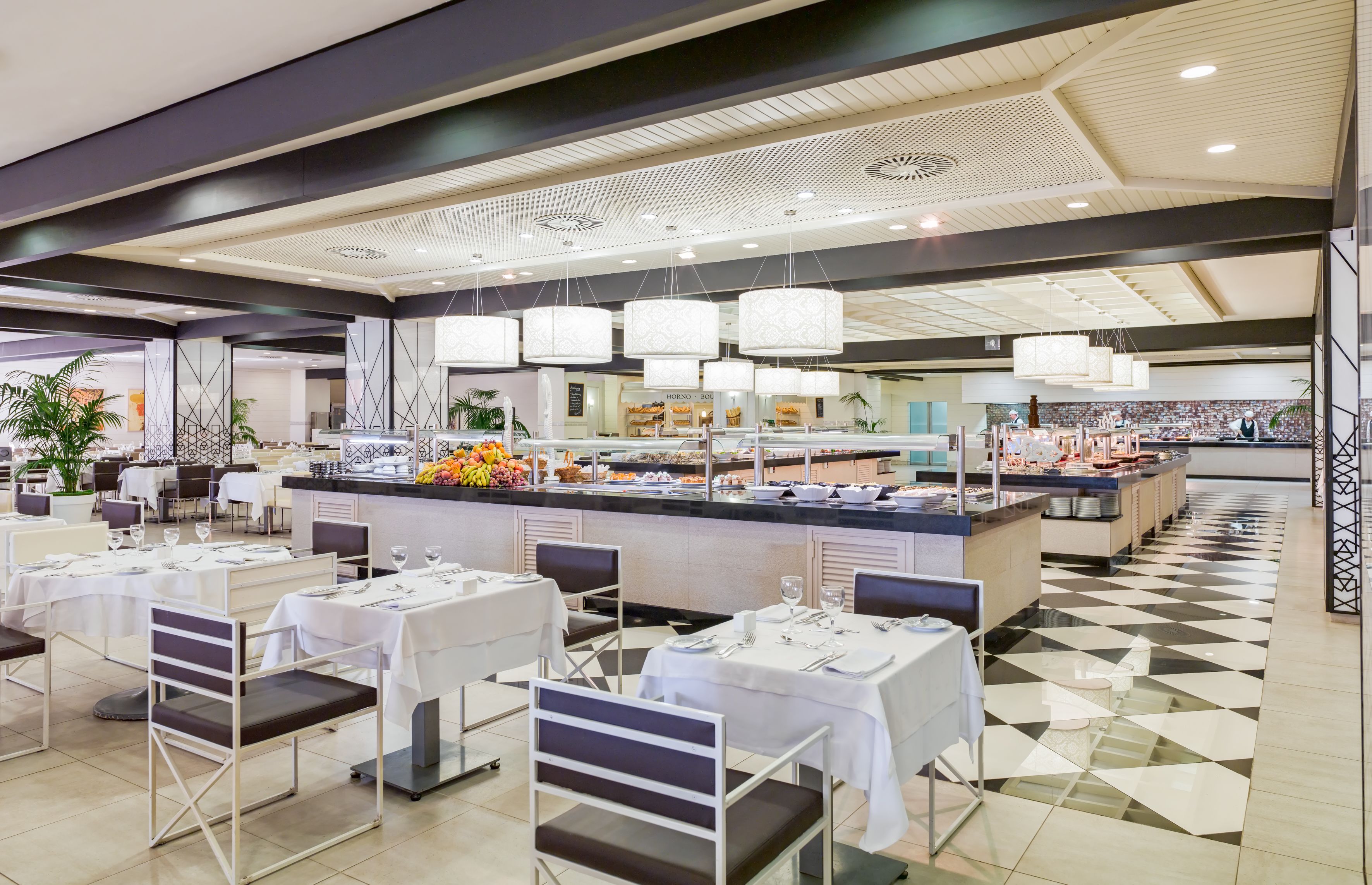 4 restaurants, breakfast served