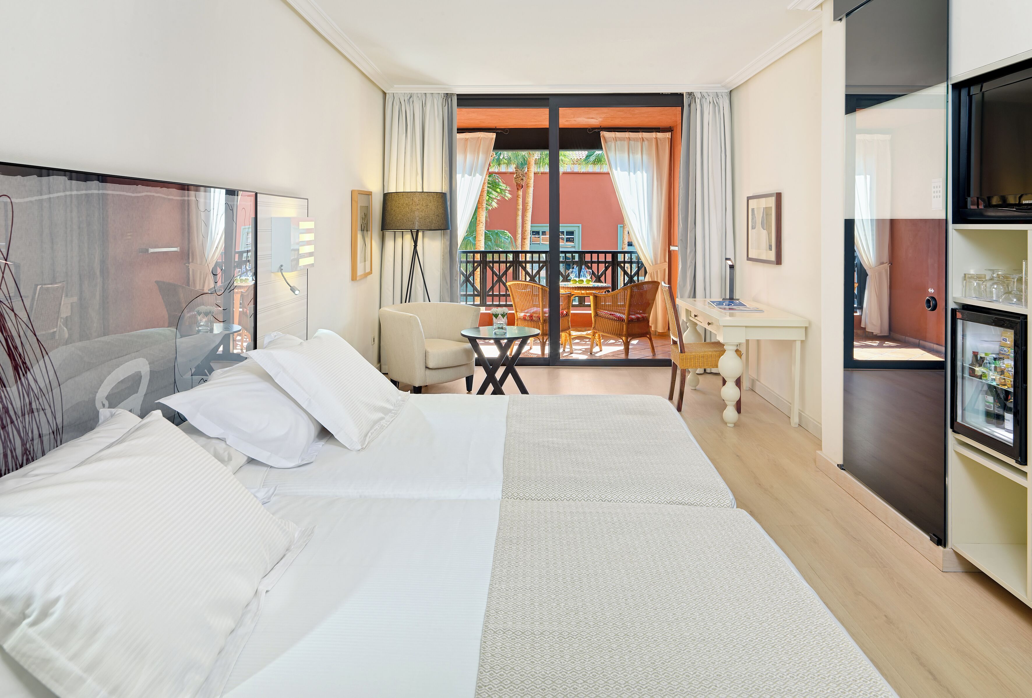 1 bedroom, desk, free rollaway beds, free wifi