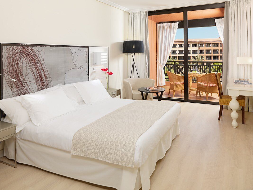 Desk, free rollaway beds, free WiFi, bed sheets