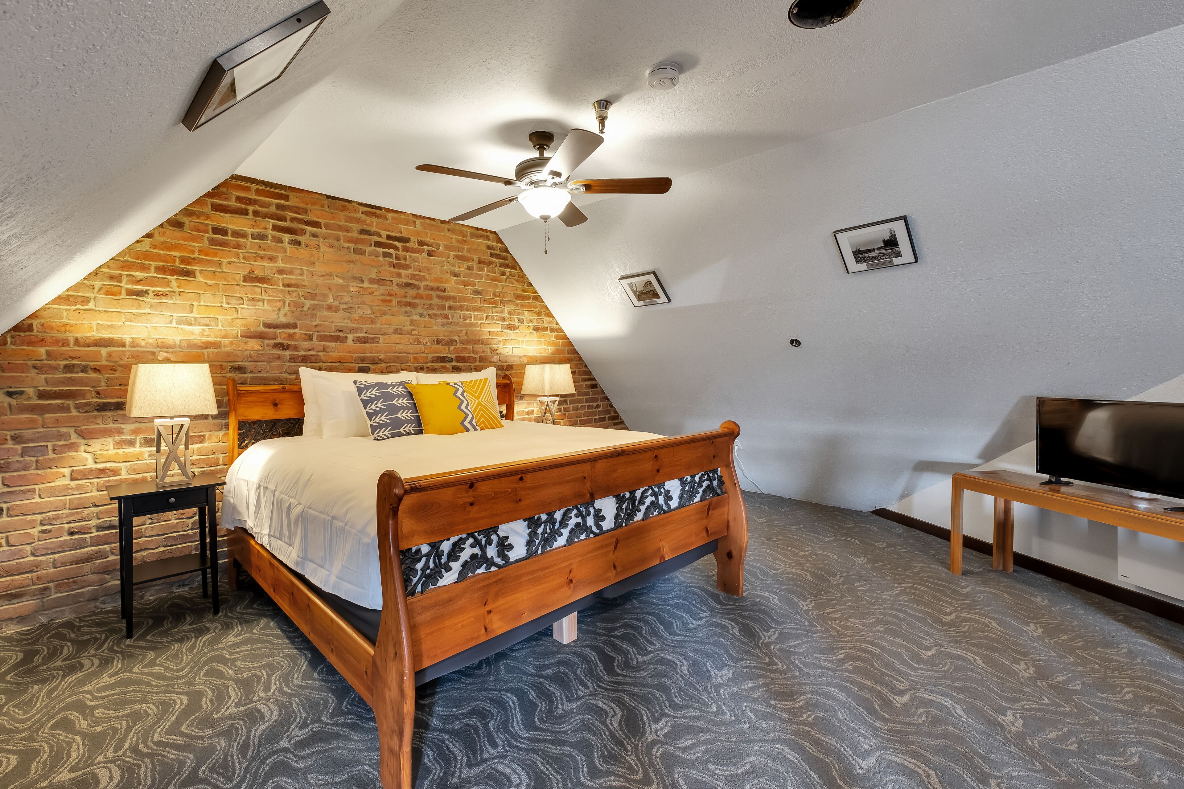 Premium Loft | Down comforters, desk, laptop workspace, blackout drapes