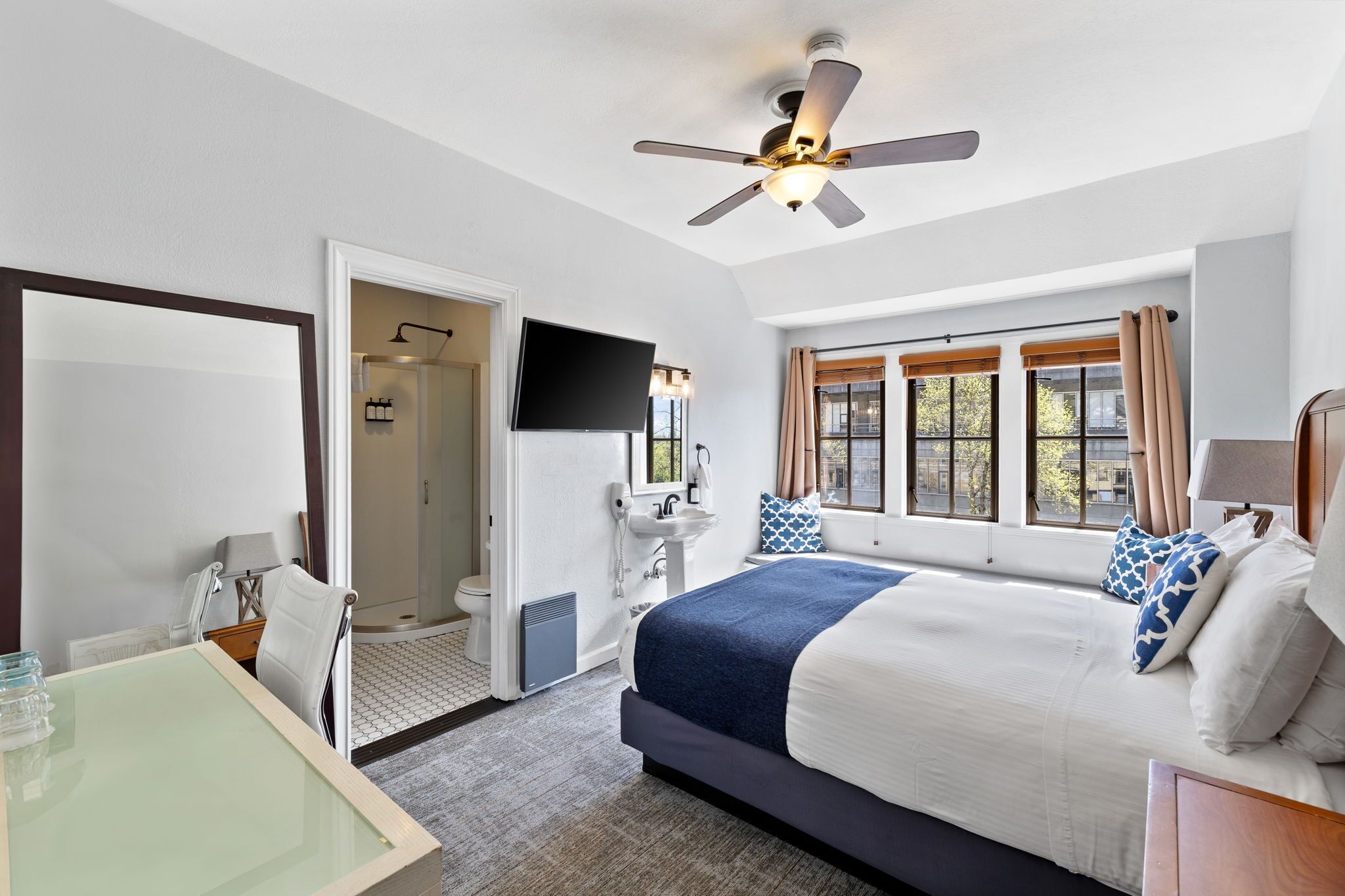 premium room, 1 queen bed, private bathroom | living area | 50-inch flat-screen tv with digital channels, tv