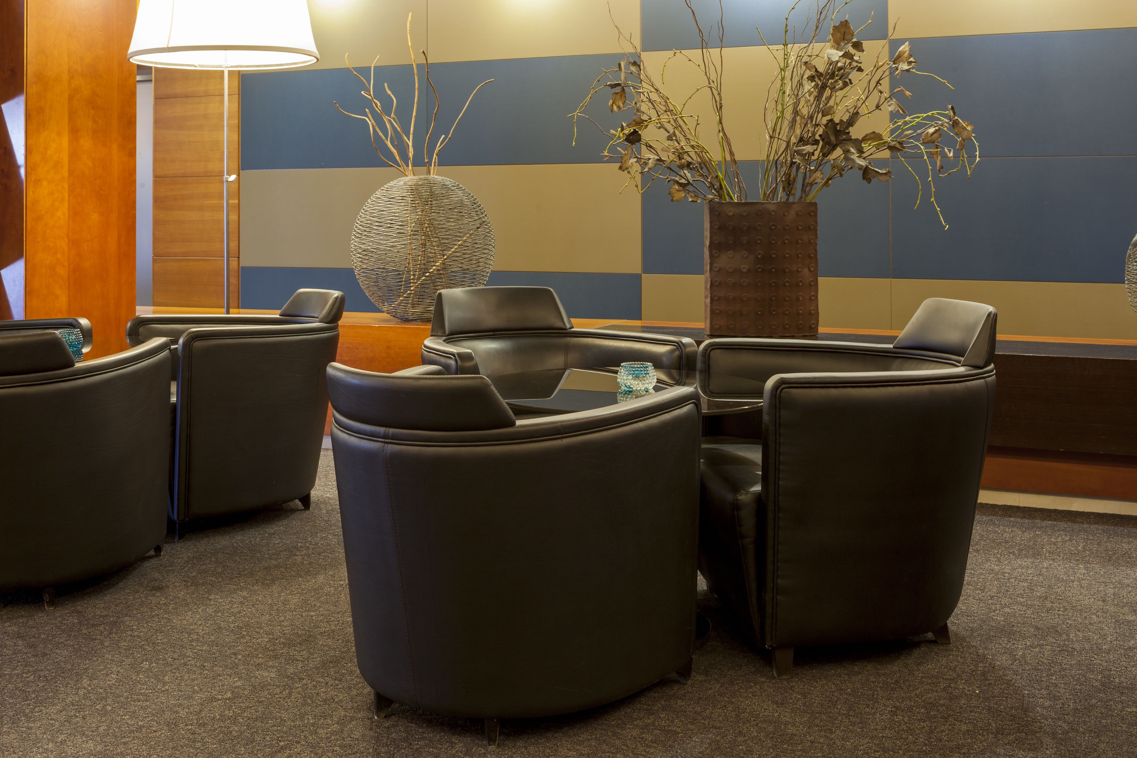 朝食、ディナーに営業