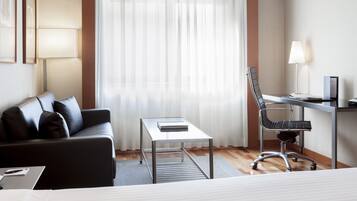 Superior kamer, 1 queensize bed met slaapbank, niet-roken | Woonruimte