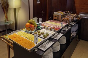Daily buffet breakfast for a fee