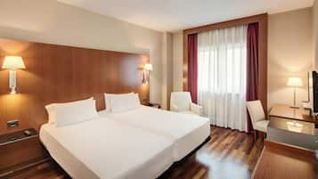 Classic Twin Room | Minibar, desk, laptop workspace, soundproofing
