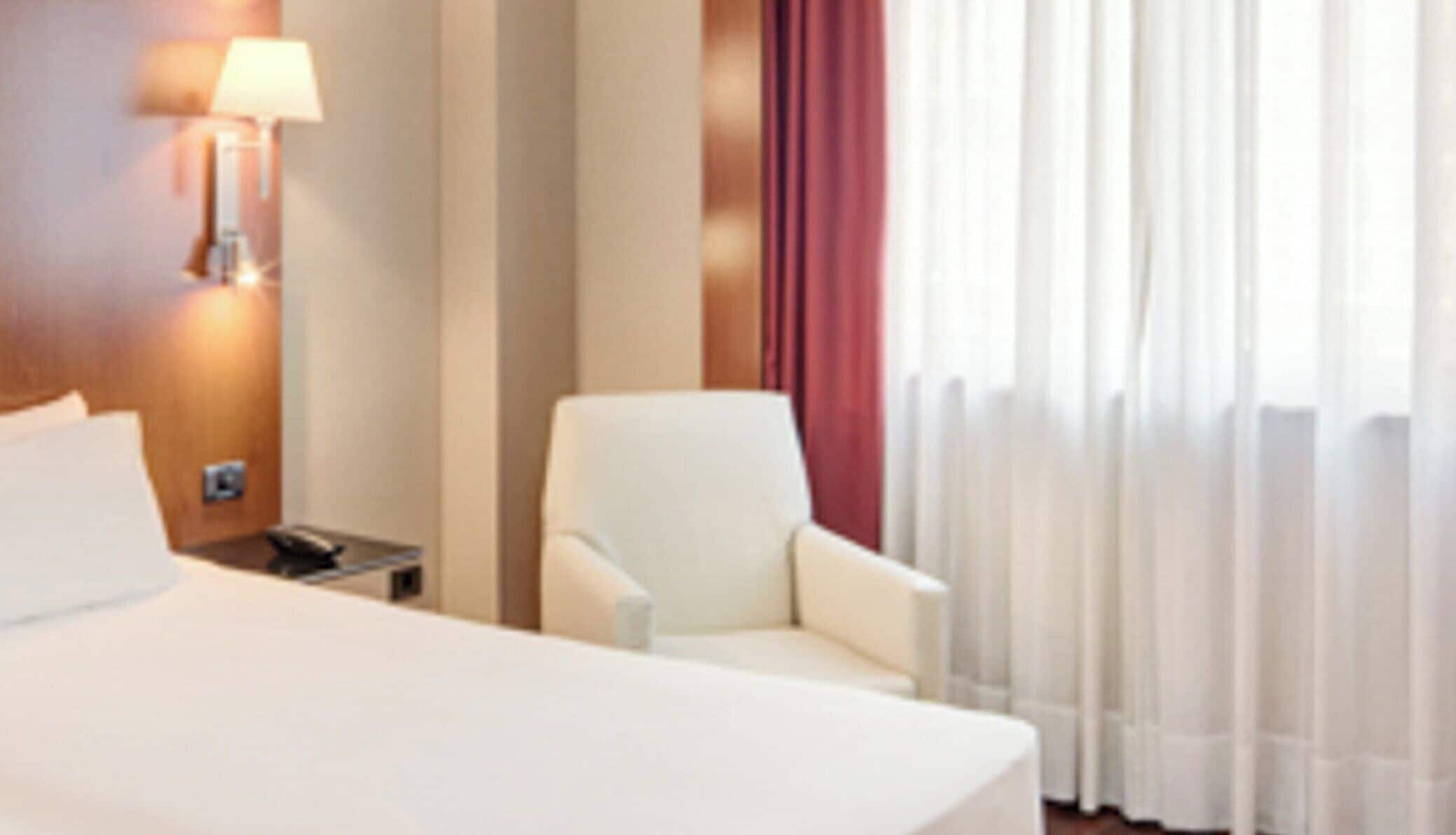 classic twin room | minibar, desk, laptop workspace, soundproofing