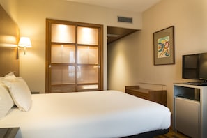 Minibar, Schreibtisch, laptopgeeigneter Arbeitsplatz