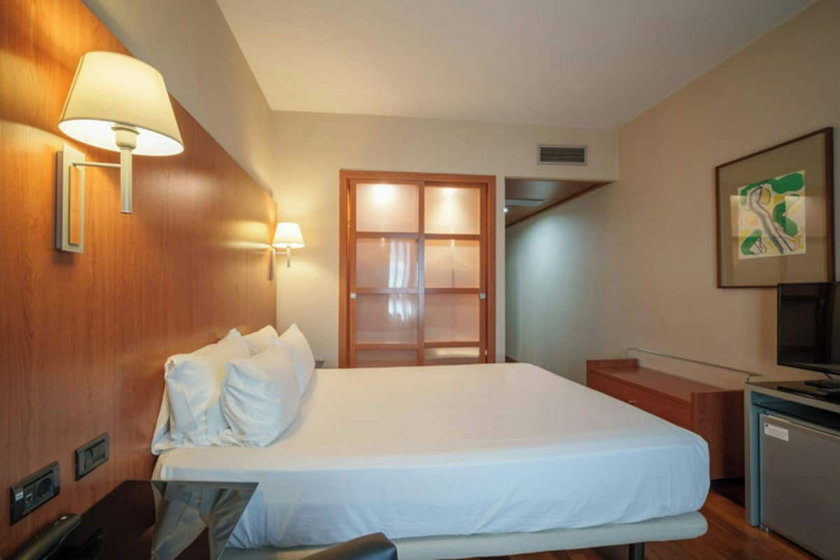Minibar, desk, laptop workspace, soundproofing