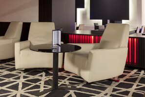 Serves lunch and dinner