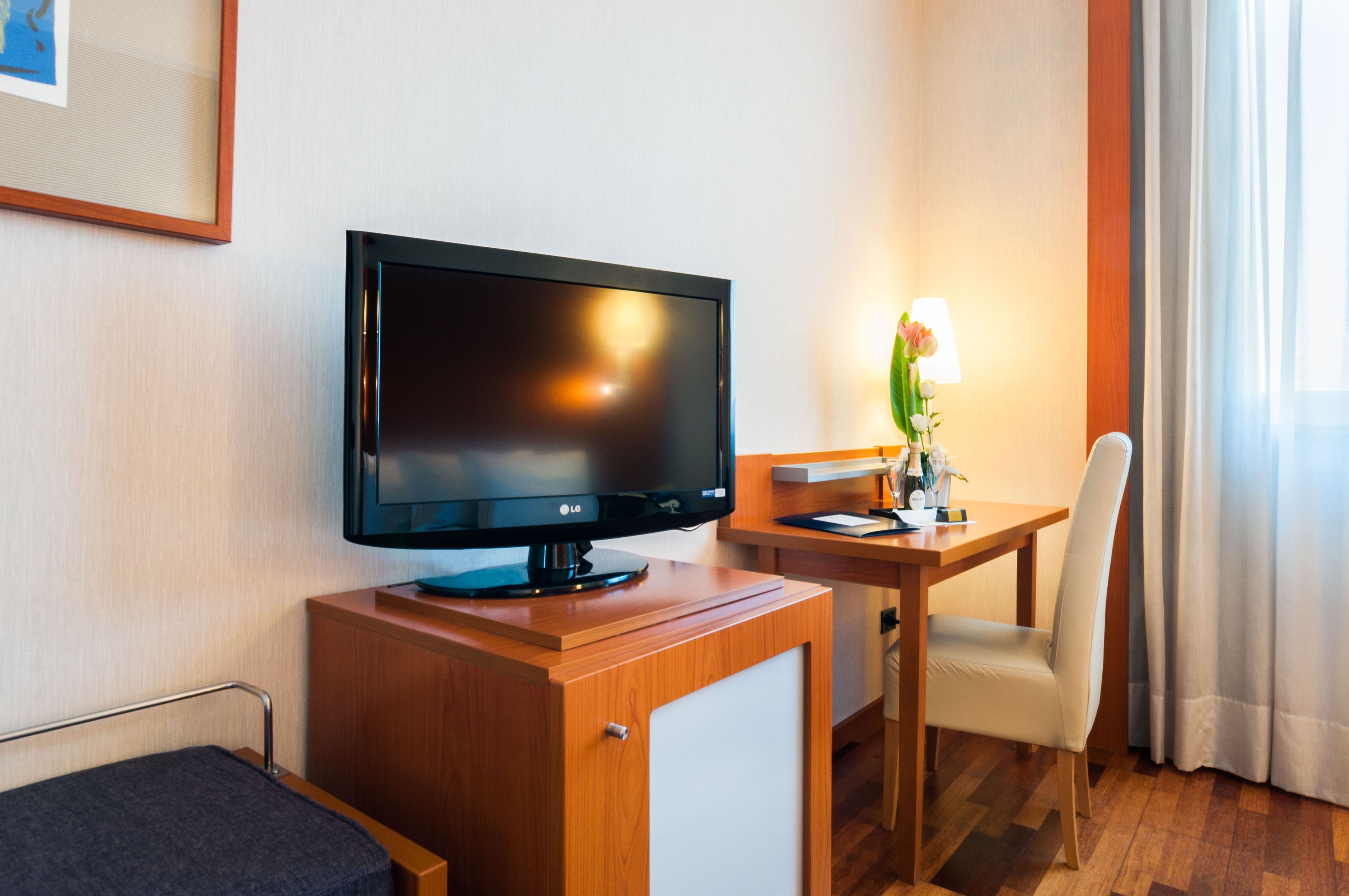 hypo-allergenic bedding, minibar, in-room safe, desk