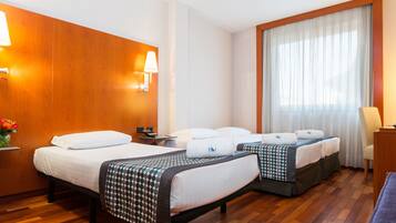 Allergikerbettwaren, Minibar, Zimmersafe, Schreibtisch