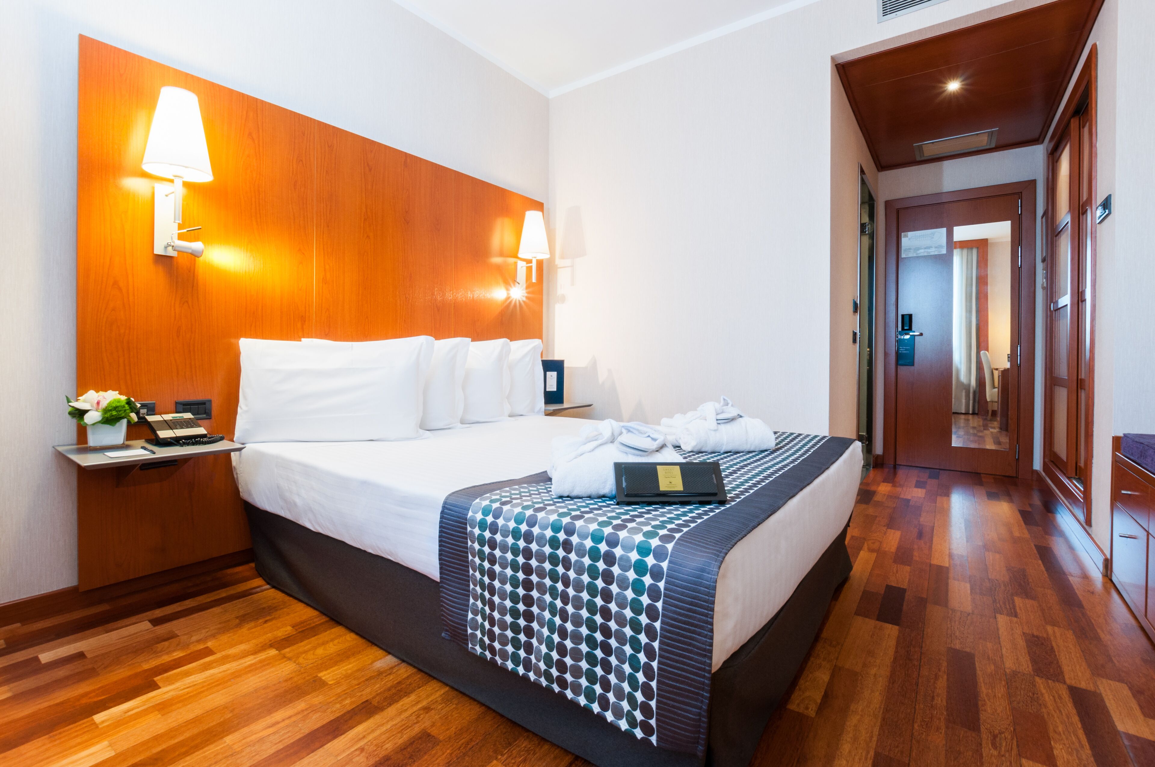 Hypo-allergenic bedding, minibar, in-room safe, desk