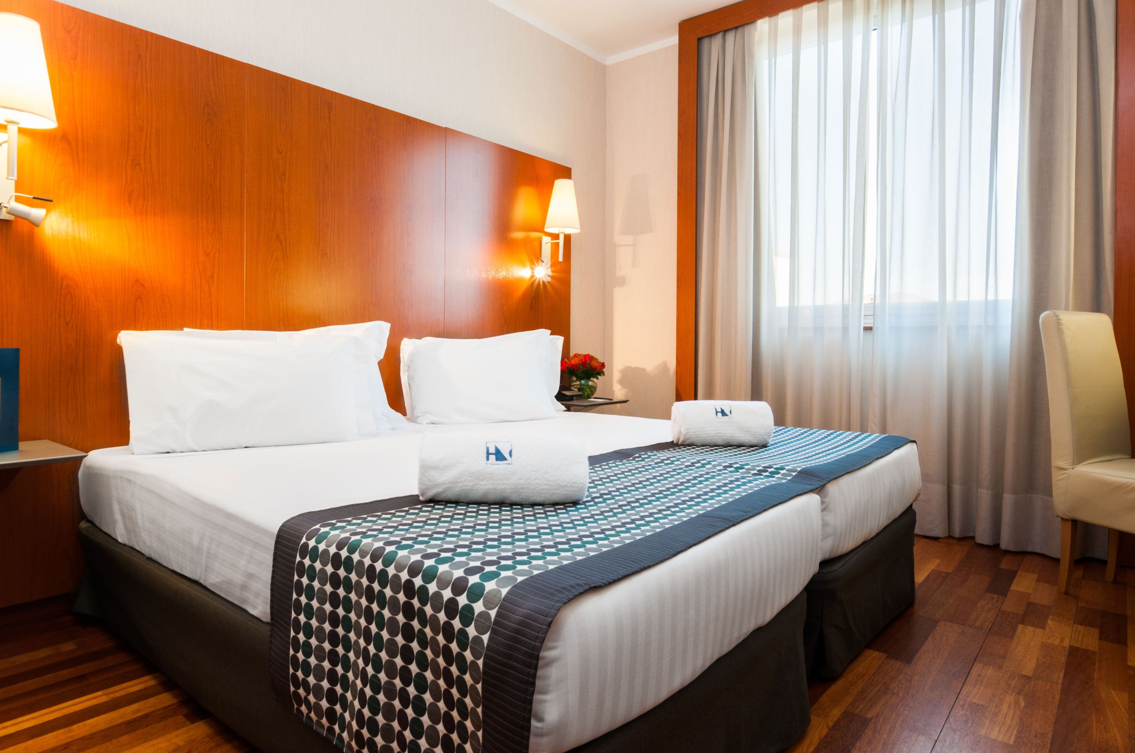 hypo-allergenic bedding, minibar, in-room safe, desk