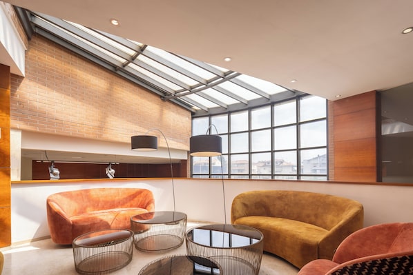 Coin salon dans le hall