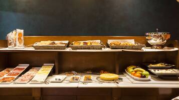 Frukostbuffé varje dag (EUR 15.4 per person)