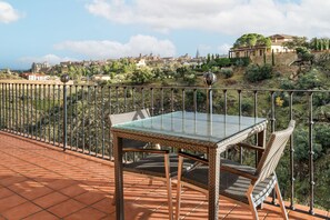 Superior Room, 1 King Bed, Terrace | Minibar, in-room safe, individually furnished, desk - AC Hotel Ciudad de Toledo by Marriott (Toledo)