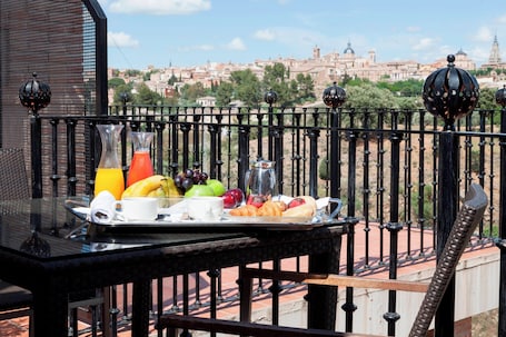 Superior Room, 1 King Bed, Terrace | Minibar, in-room safe, individually furnished, desk. AC Hotel Ciudad de Toledo by Marriott