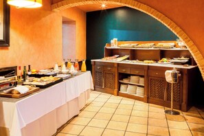 Daily buffet breakfast (EUR 15.4 per person)