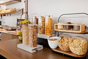 Se sirven almuerzos, cenas y cocina mediterránea 