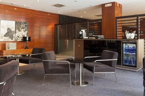 Con servicio de comidas y cenas 