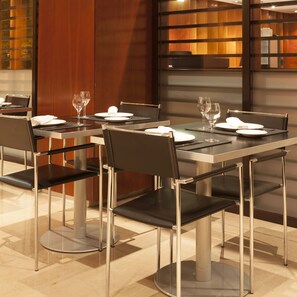 Lunch and dinner served - AC Hotel Zaragoza Los Enlaces by Marriott (Zaragoza)