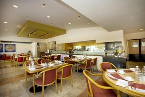 Daily buffet breakfast for a fee - Fiesta Inn Ciudad Del Carmen (Ciudad del Carmen)