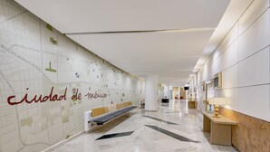 A modern hotel corridor with a map mural, a bench, and a reception desk. - Fiesta Inn Insurgentes Viaducto (Mexico City)
