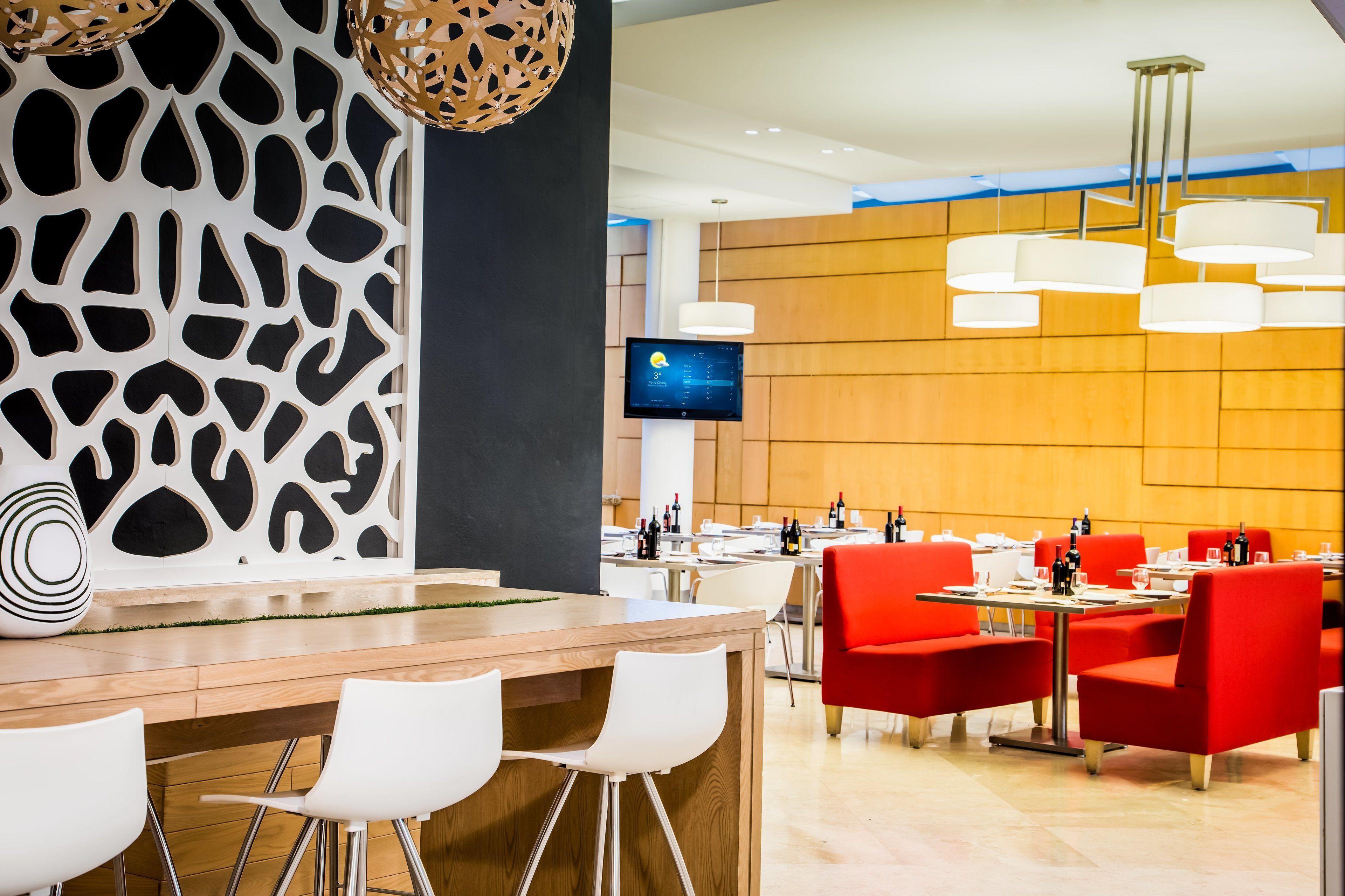 breakfast, lunch and dinner served