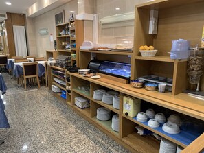 Desayuno buffet (EUR 10 por persona)