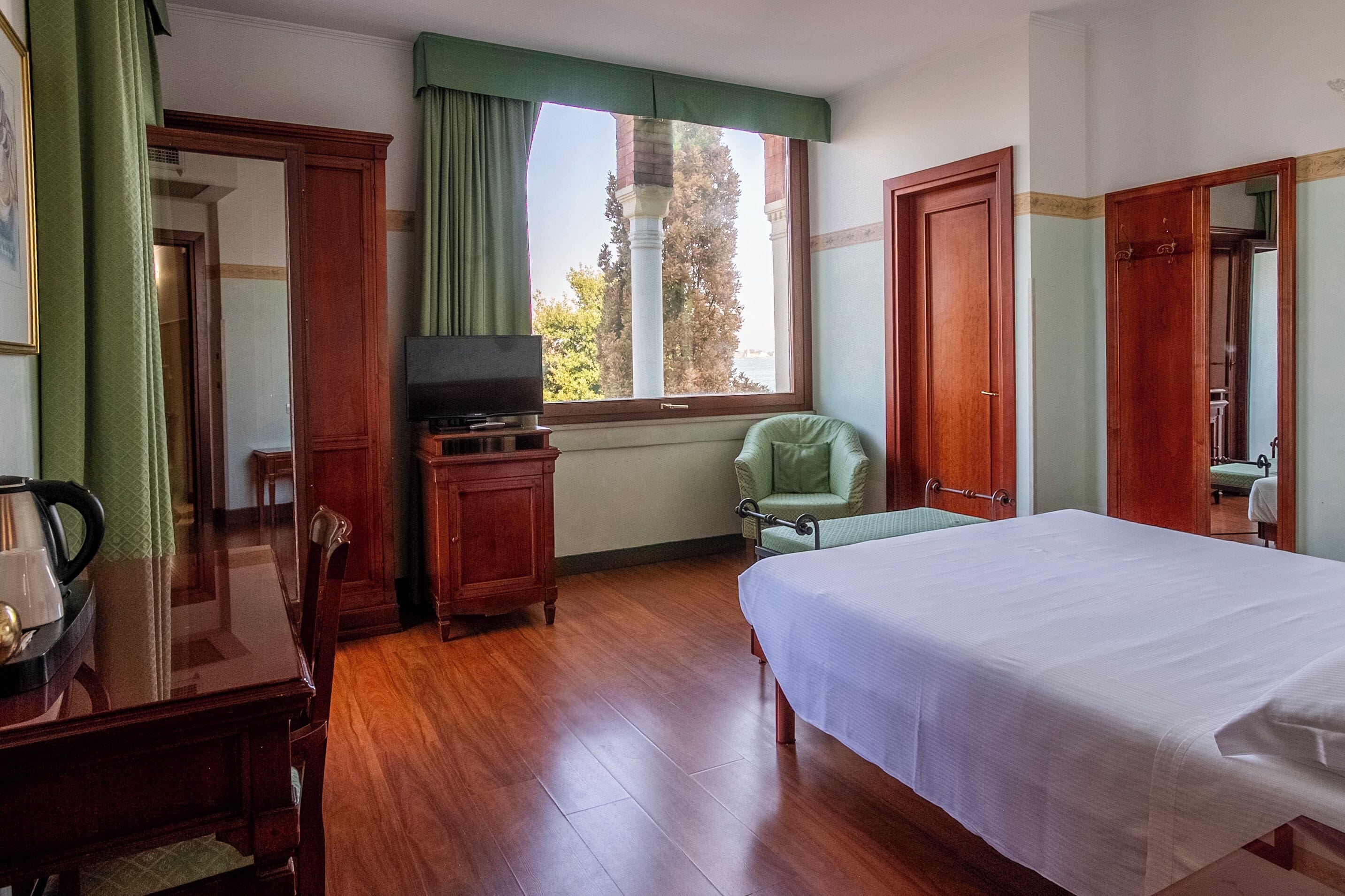 Photo - Russo Palace Hotel