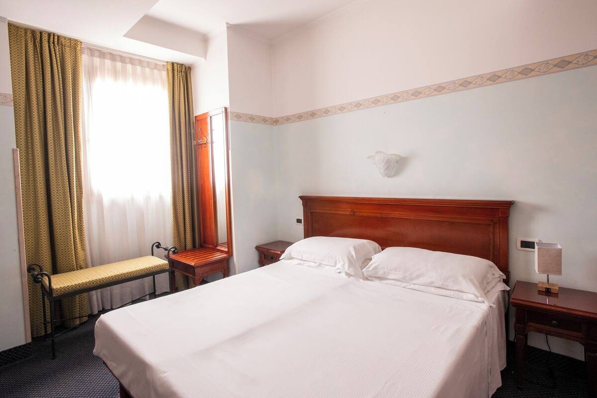 Double Room | Minibar, in-room safe, desk, blackout drapes