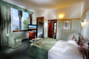 Minibar, in-room safe, desk, blackout drapes